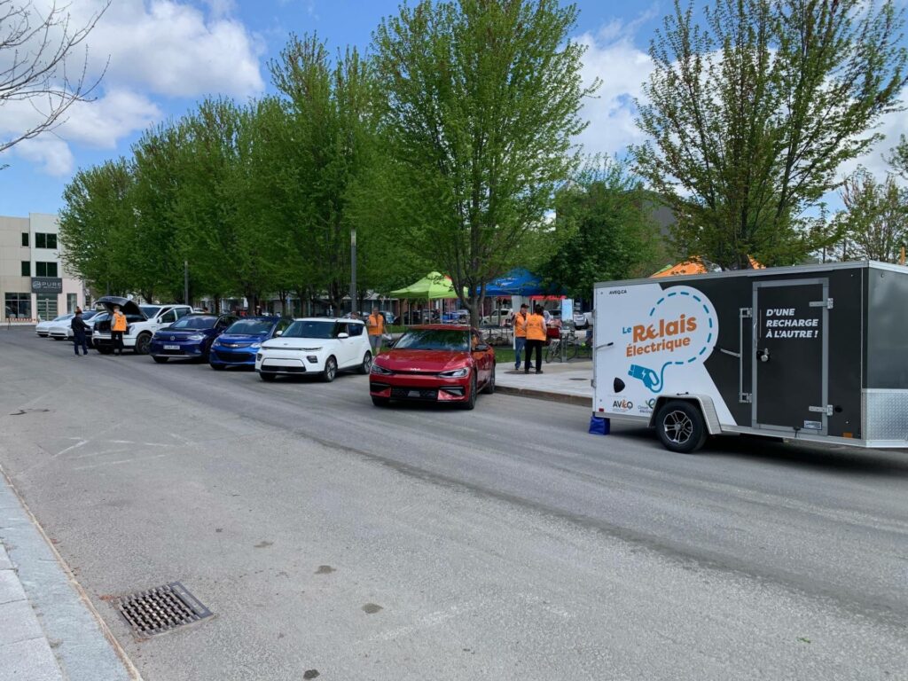 VIDÉOS – Saint-Constant : un collectionneur rassemble les passionnés de voitures