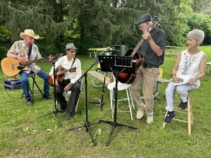 Une journée festive pour les aînés au Barrie-Memorial