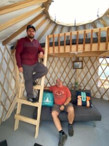 Face à face sur la rue Jacques-Cartier