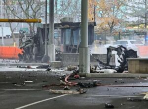 C’est une Bentley qui a fait un vol plané à la frontière canado-américaine