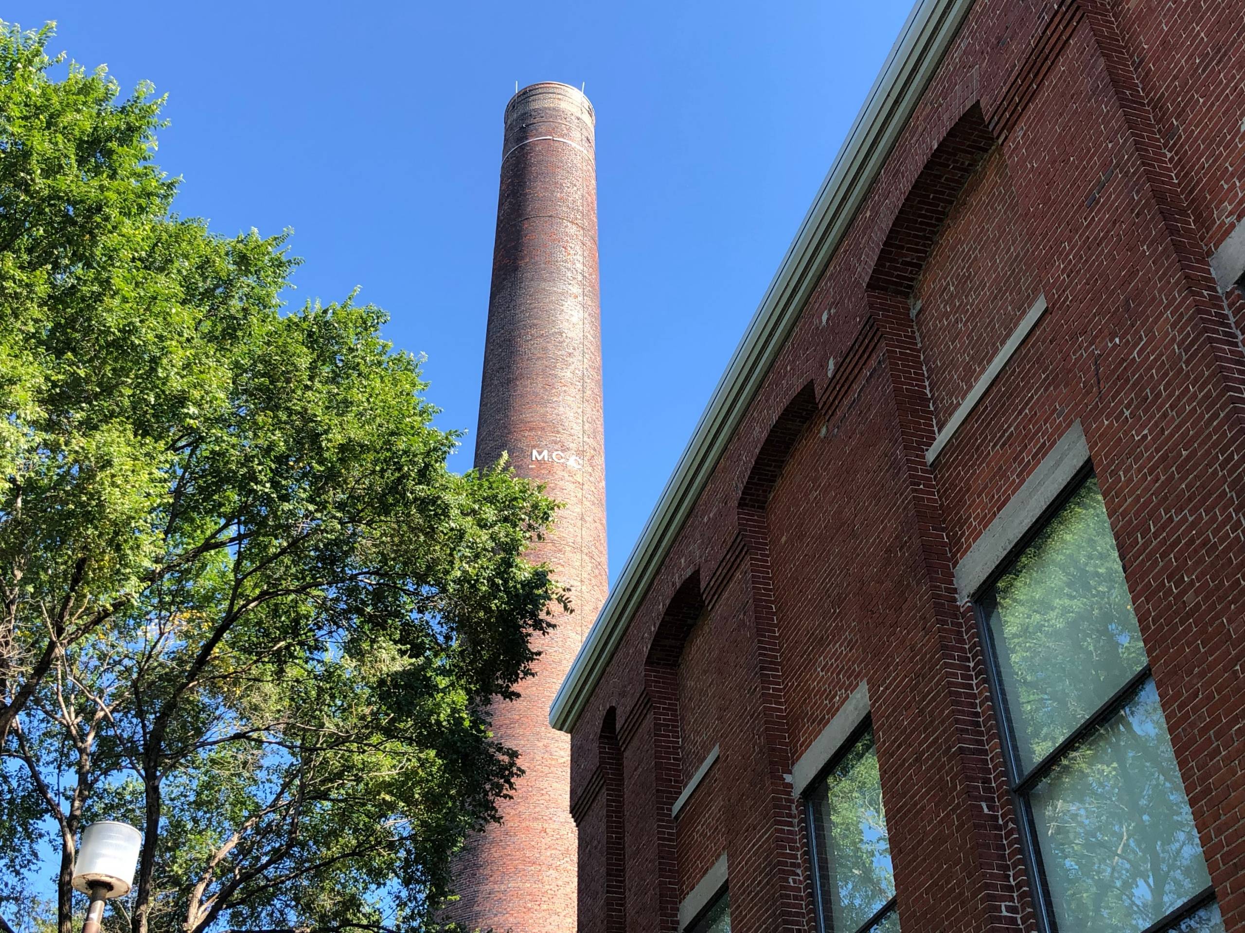 Un éclairage spécial pour la cheminée de la Moco