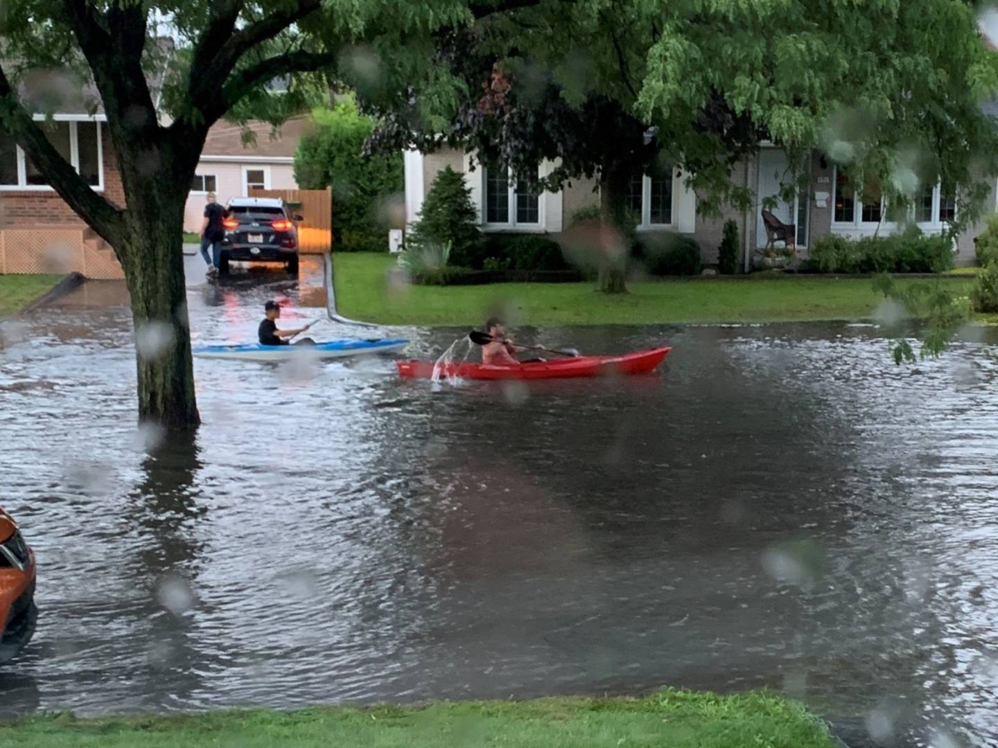 Du kayak dans la rue