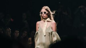 Économisez sur les vêtements de designer et grandes marques de luxe