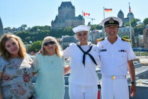 Une matelote américaine en visite pour voir ses proches québécois