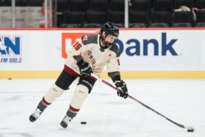 Duel opposant deux hockeyeuses de la région