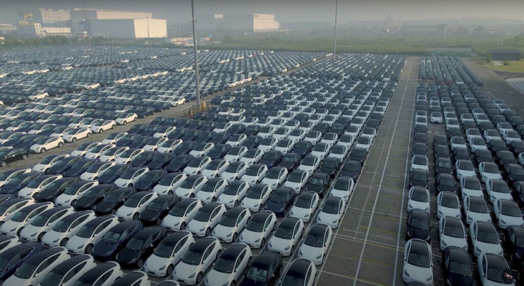 Environ 3 000 Tesla partent de la Chine pour le Canada