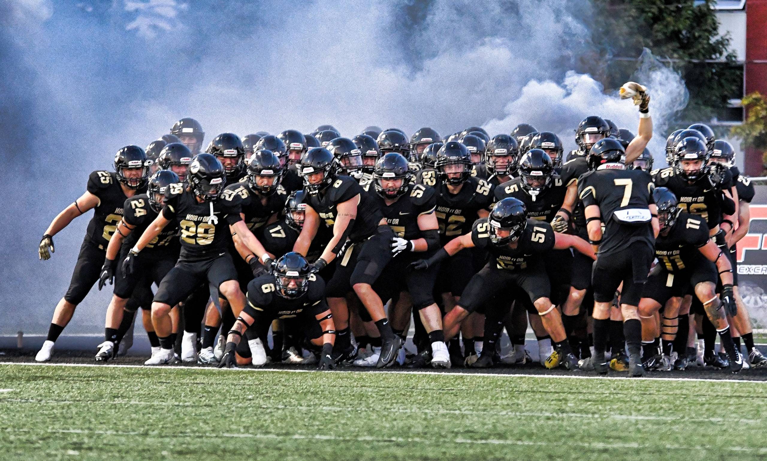 Un rassemblement festif pour le botté d’envoi de la saison du Noir et Or