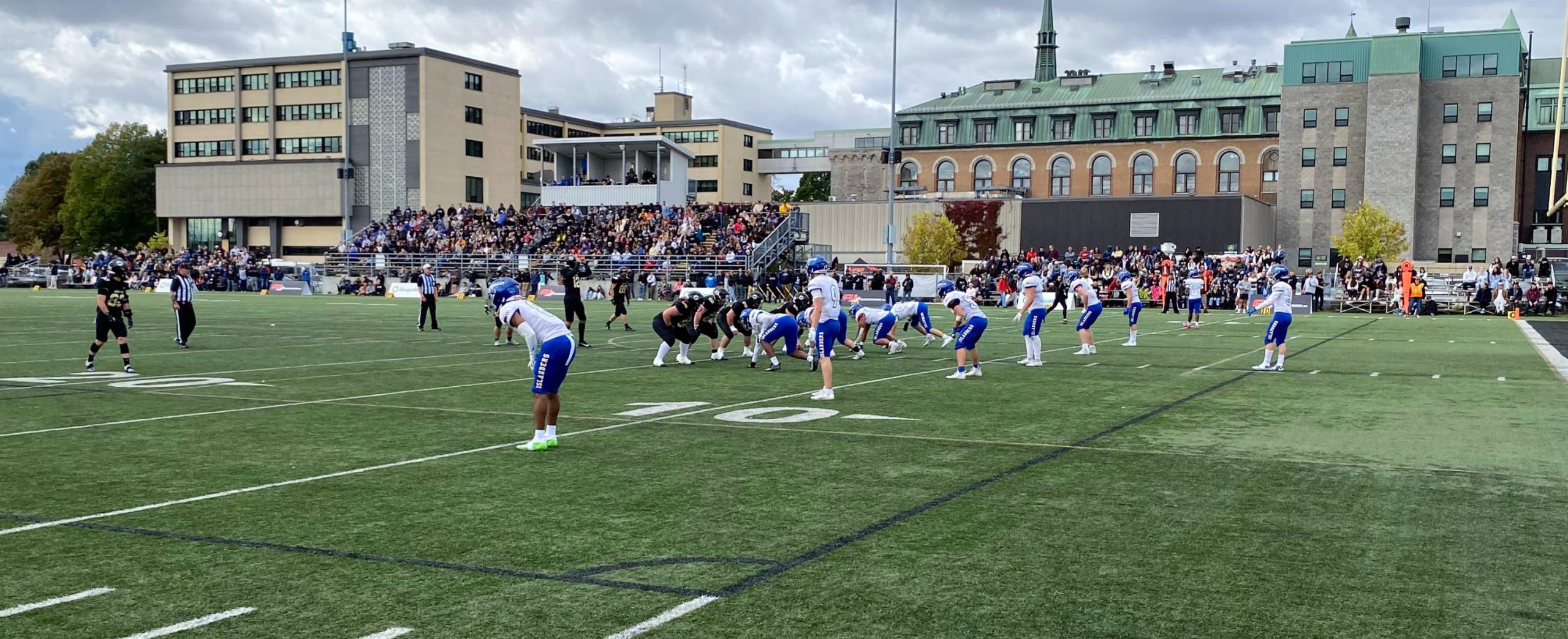 Les Islanders doublent le Noir et Or