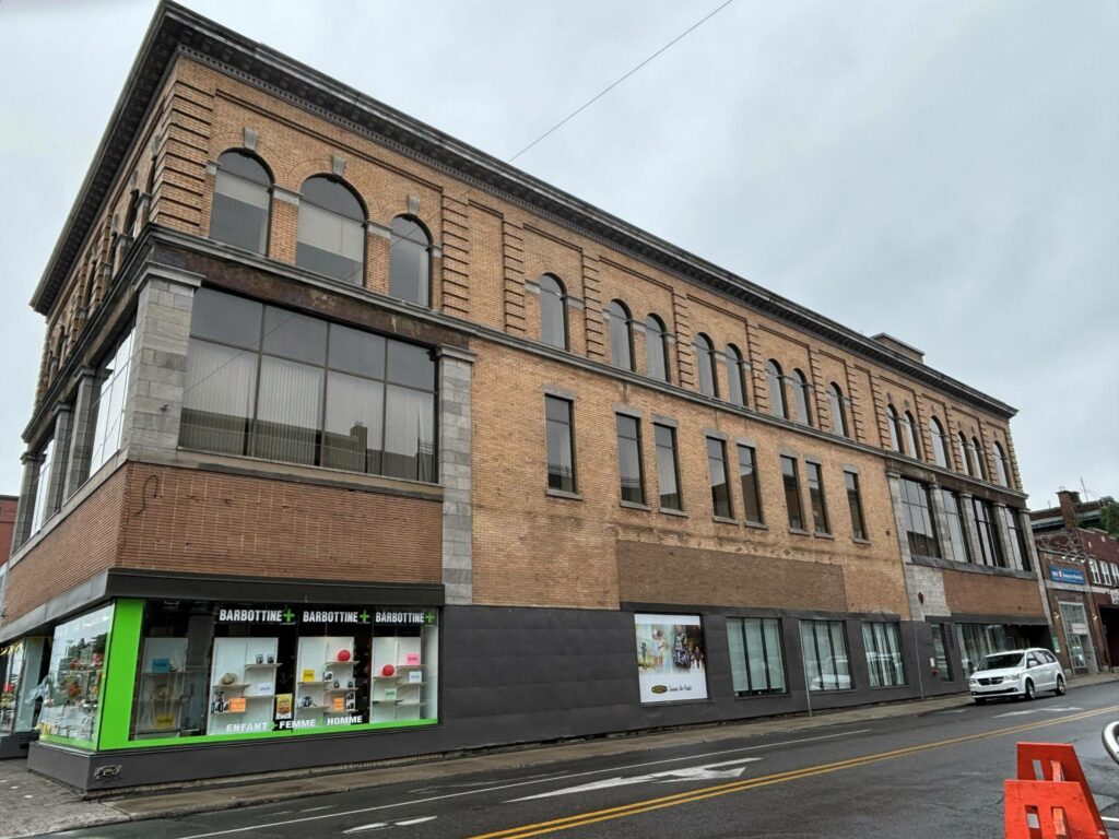 L&rsquo;édifice de la CNESST répond au normes de qualité de l&rsquo;air, selon le propriétaire