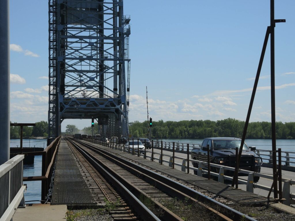 Une coroner recommande de mieux sécuriser les abords du pont Larocque