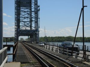 Une coroner recommande de mieux sécuriser les abords du pont Larocque