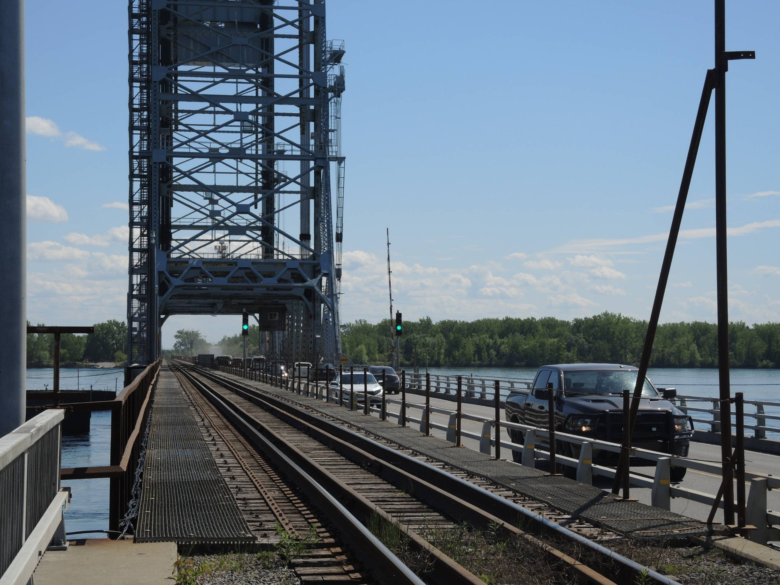 Une coroner recommande de mieux sécuriser les abords du pont Larocque