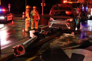 Lampadaire renversé par un véhicule, rue Maden