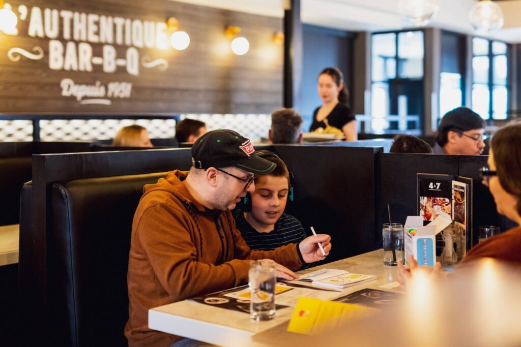 Personnes autistes : la Rôtisserie St-Hubert Châteauguay devient inclusive