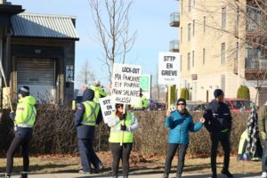 Les travailleurs de Postes Canada manifestent à Valleyfield