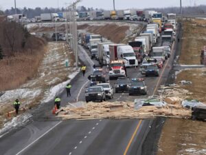 Déchargement de bois sur la 30 : des constats remis à un automobiliste