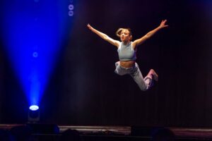 Meldane Benoit charme le jury et remporte la finale locale de Cégeps en spectacle