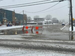 Bris d&rsquo;aqueduc près de la caserne d&rsquo;incendie