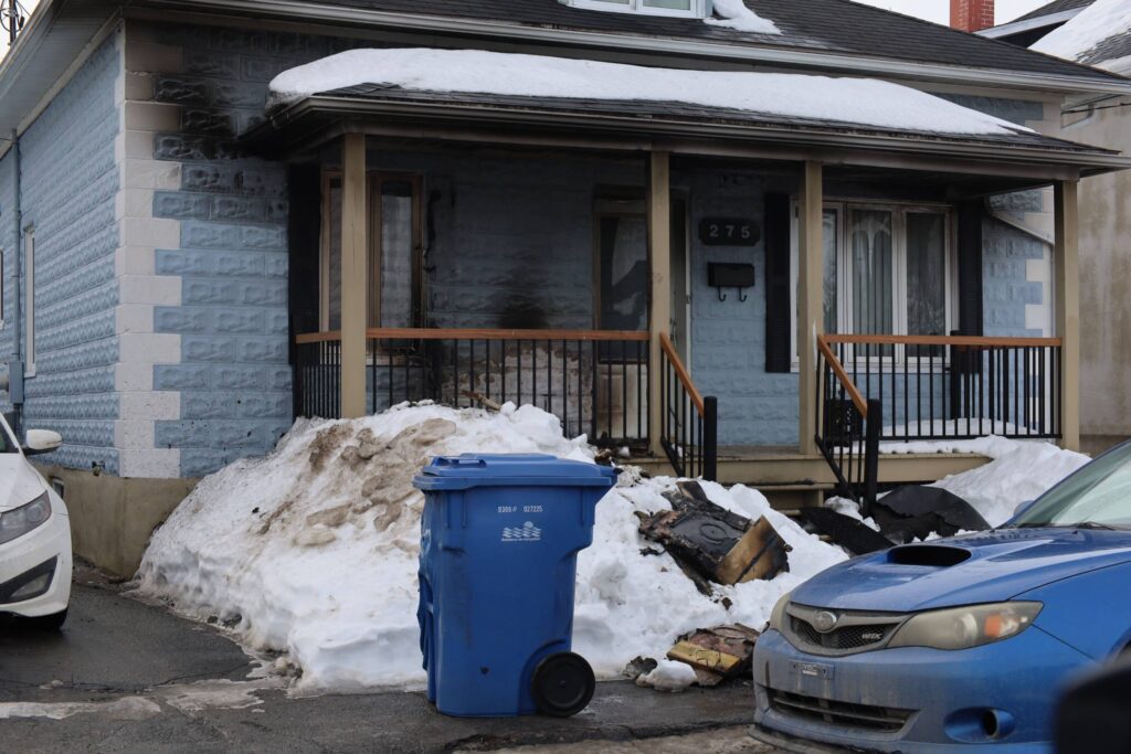 Cendres chaudes et début d’incendie sur Champlain