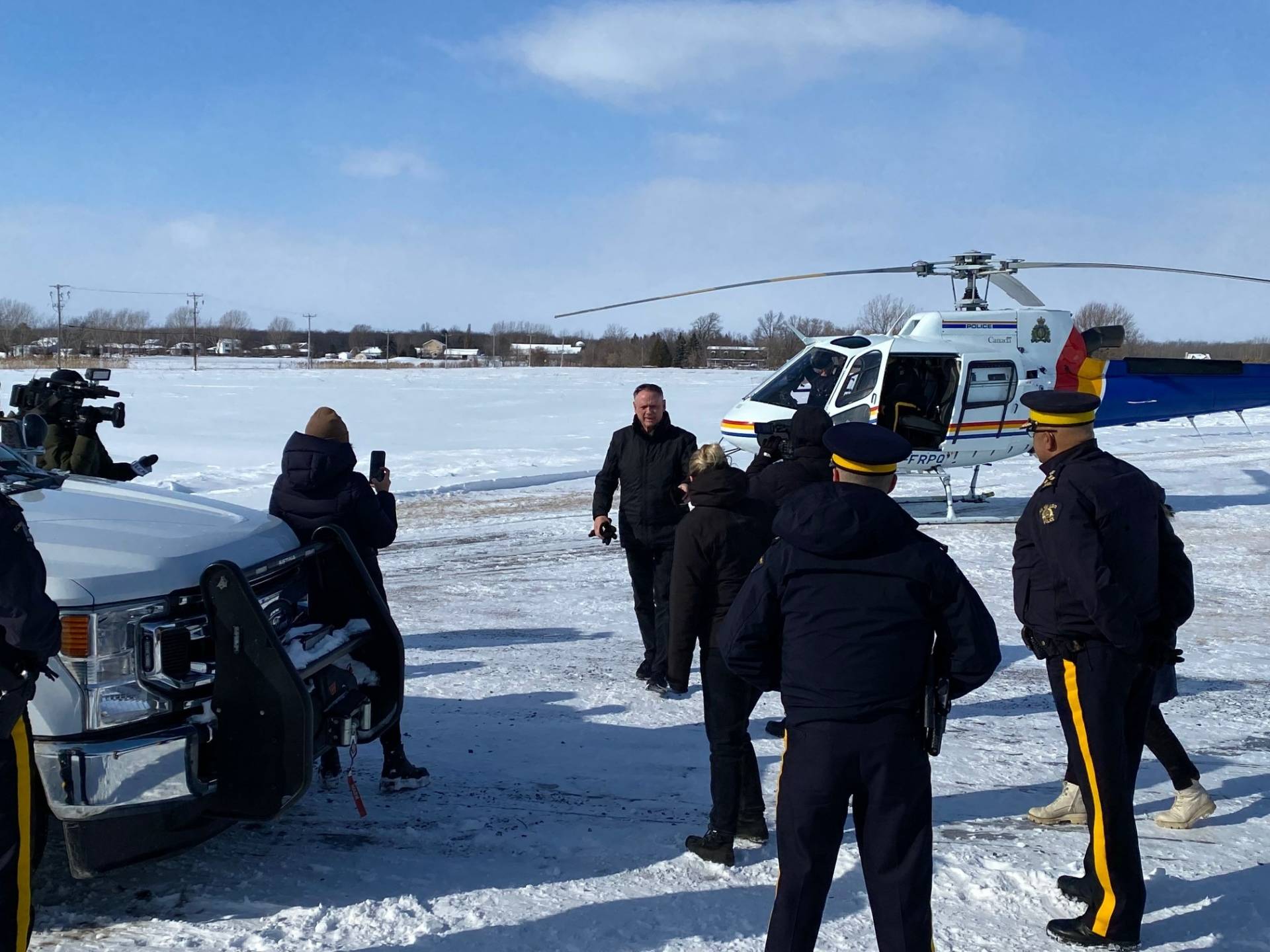 Le ministre fédéral de la Sécurité publique survole la région