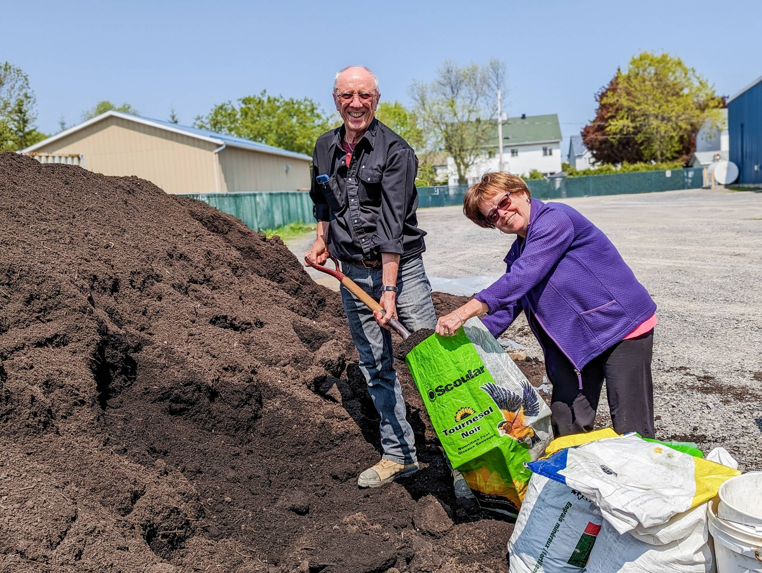 Distribution de compost en mai
