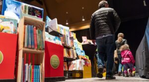 Plus que des livres au Salon du livre de Roussillon