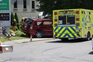 Un homme agressif et intoxiqué tient les services de sécurité en haleine
