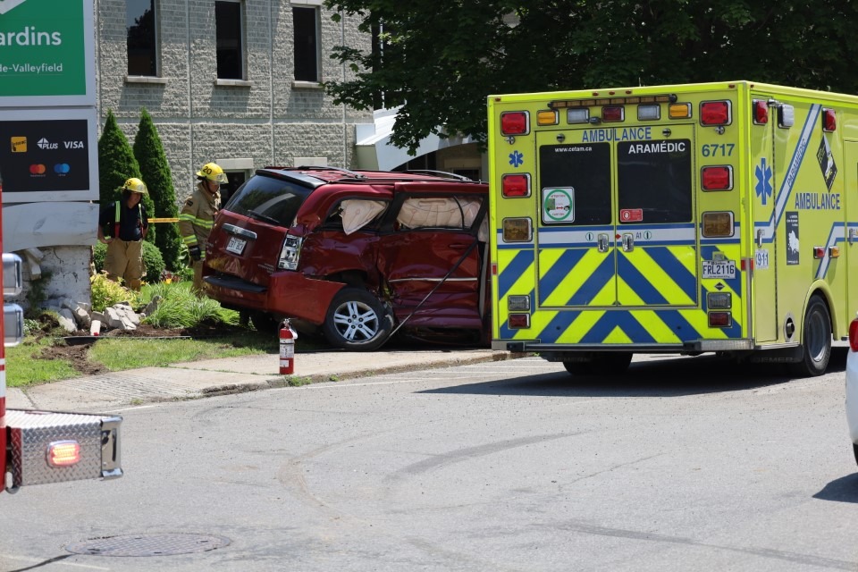 Un homme agressif et intoxiqué tient les services de sécurité en haleine