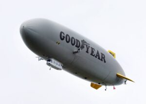 Le dirigeable Goodyear dans le ciel de Valleyfield