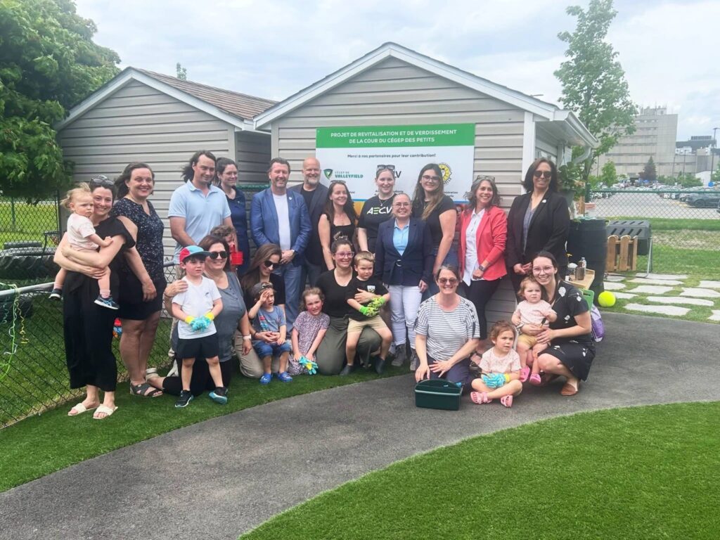 Partenariat CPE Citronnelle et Cégep : une nouvelle cour riche en découvertes pour les tout-petits