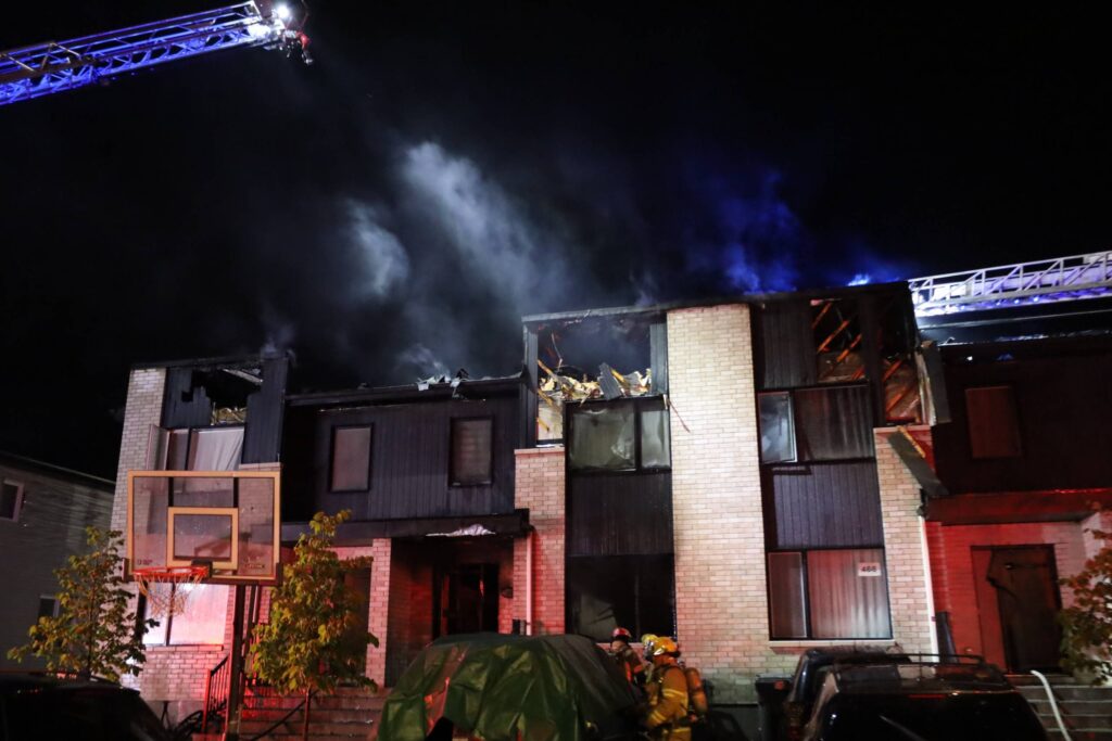 Violent incendie de quatre unités sur Marie-Uguay