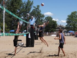 Jeux du Québec : une médaille historique en volleyball de plage