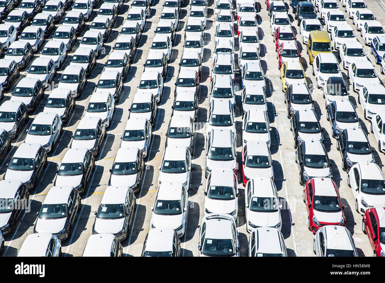 Des milliers de voitures de luxe Bentley, Audi et Porsche interdites d’entrée sur le territoire américain   