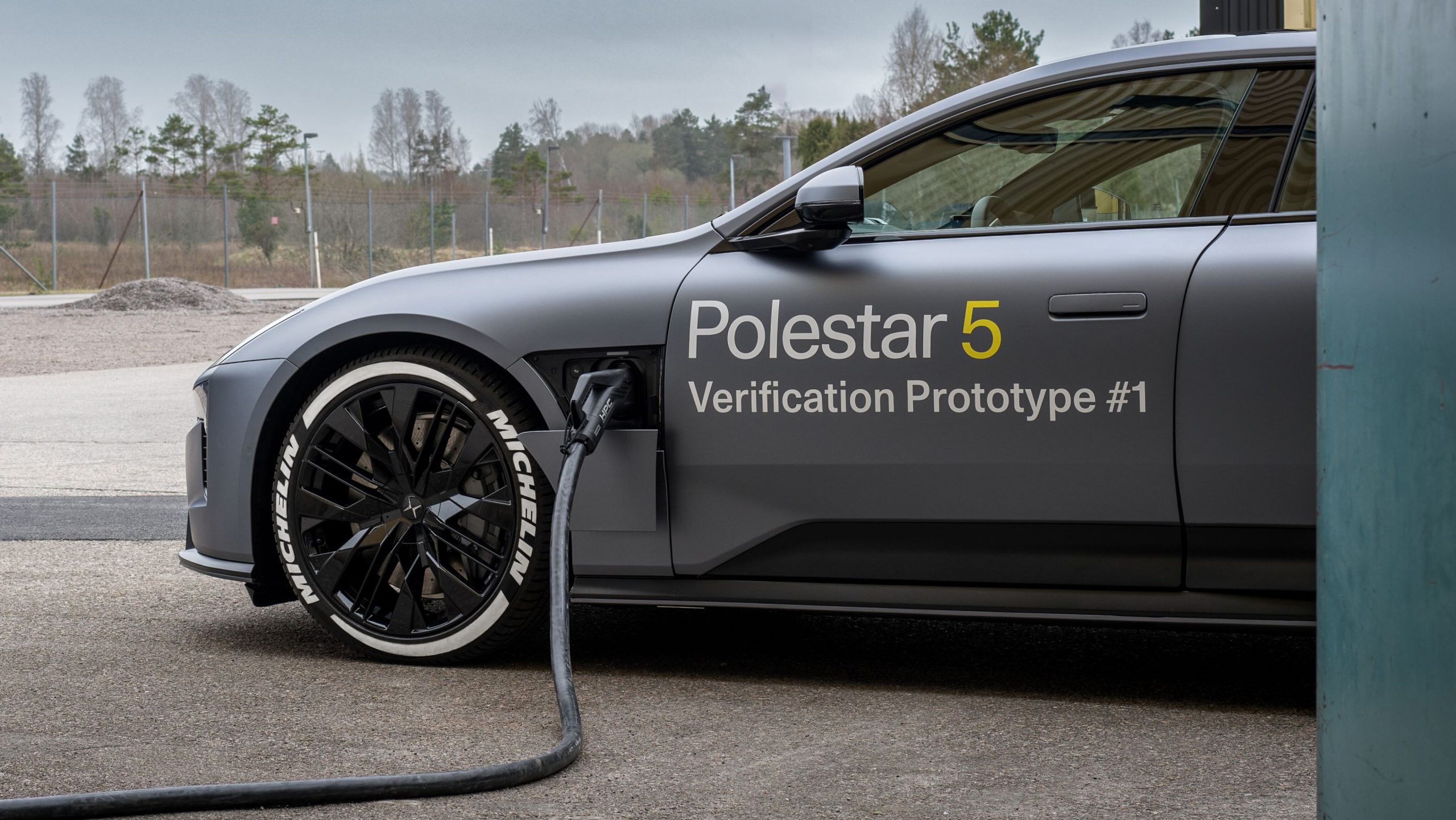 Polestar effectue une recharge 10 à 80 % en 10 minutes