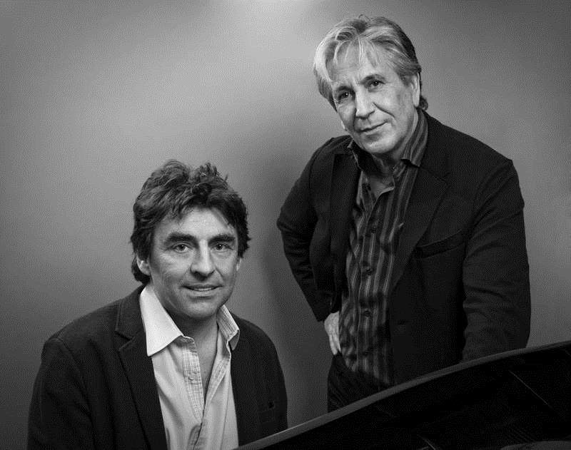 Les éternels amis chantent ensemble