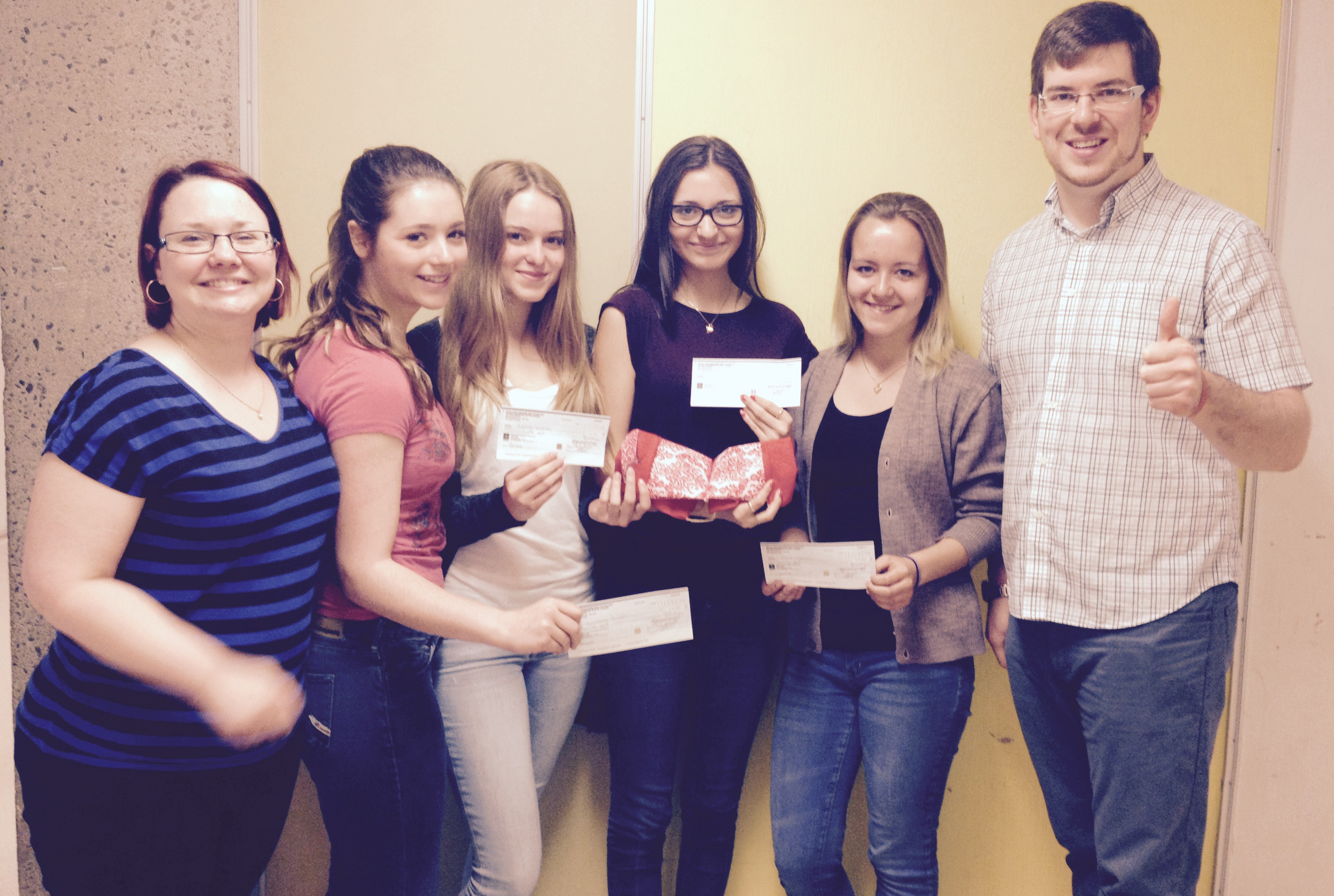 Un haut de bikini leur vaut un prix