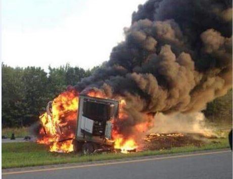 Camion-remorque en flammes sur l&rsquo;autoroute 20