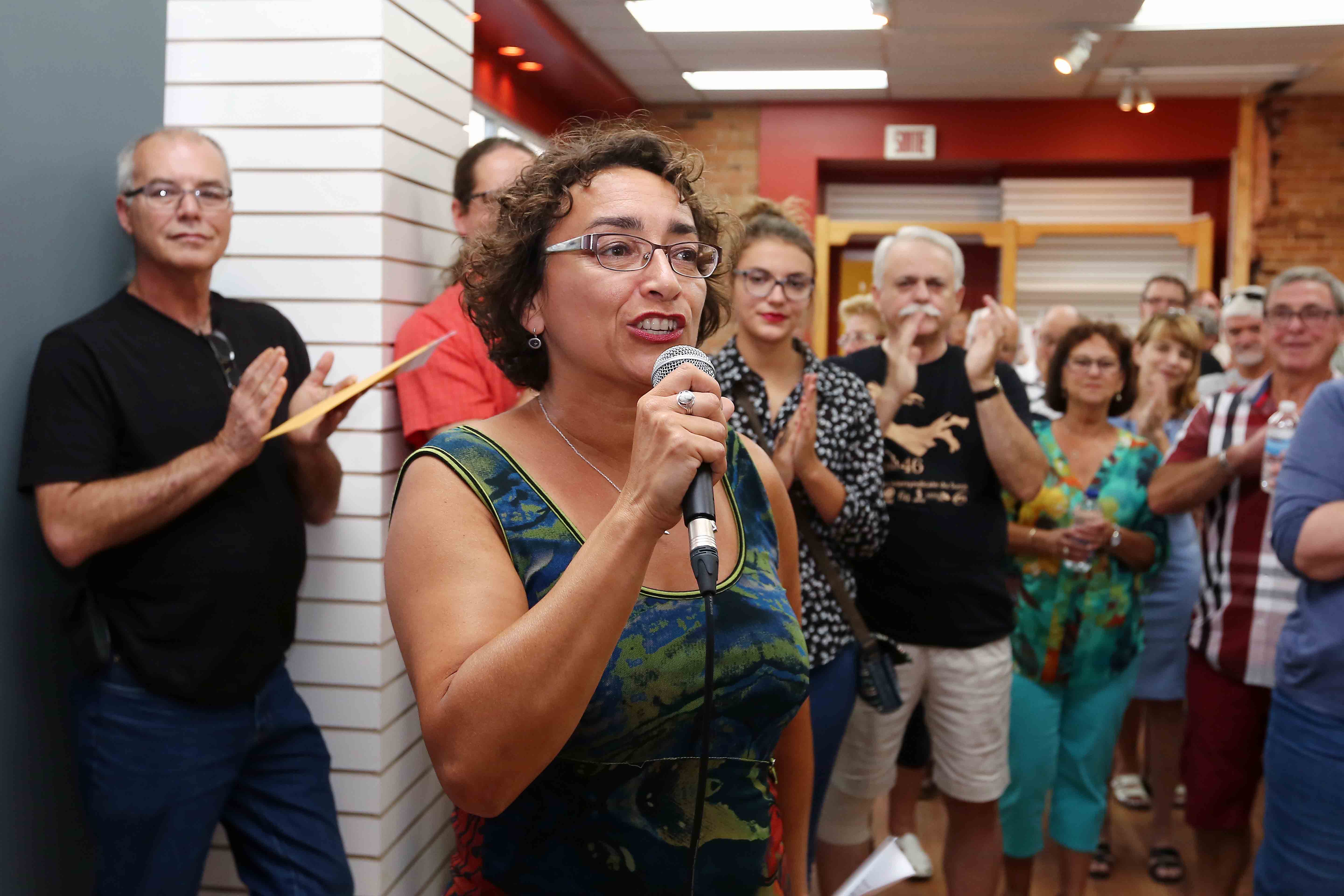 Image illustrant l'article: Claude DeBellefeuille lance sa campagne électorale