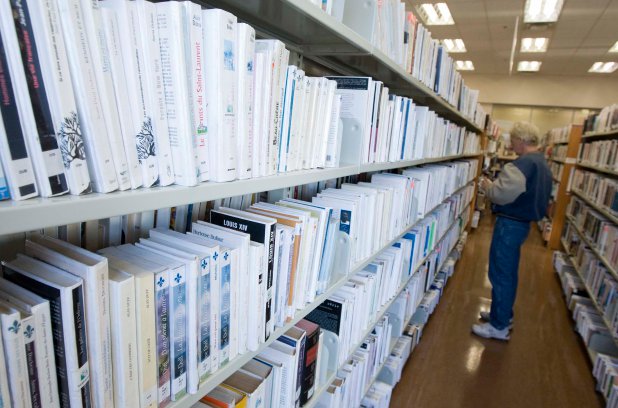 Les bénévoles de la bibliothèque claquent la porte
