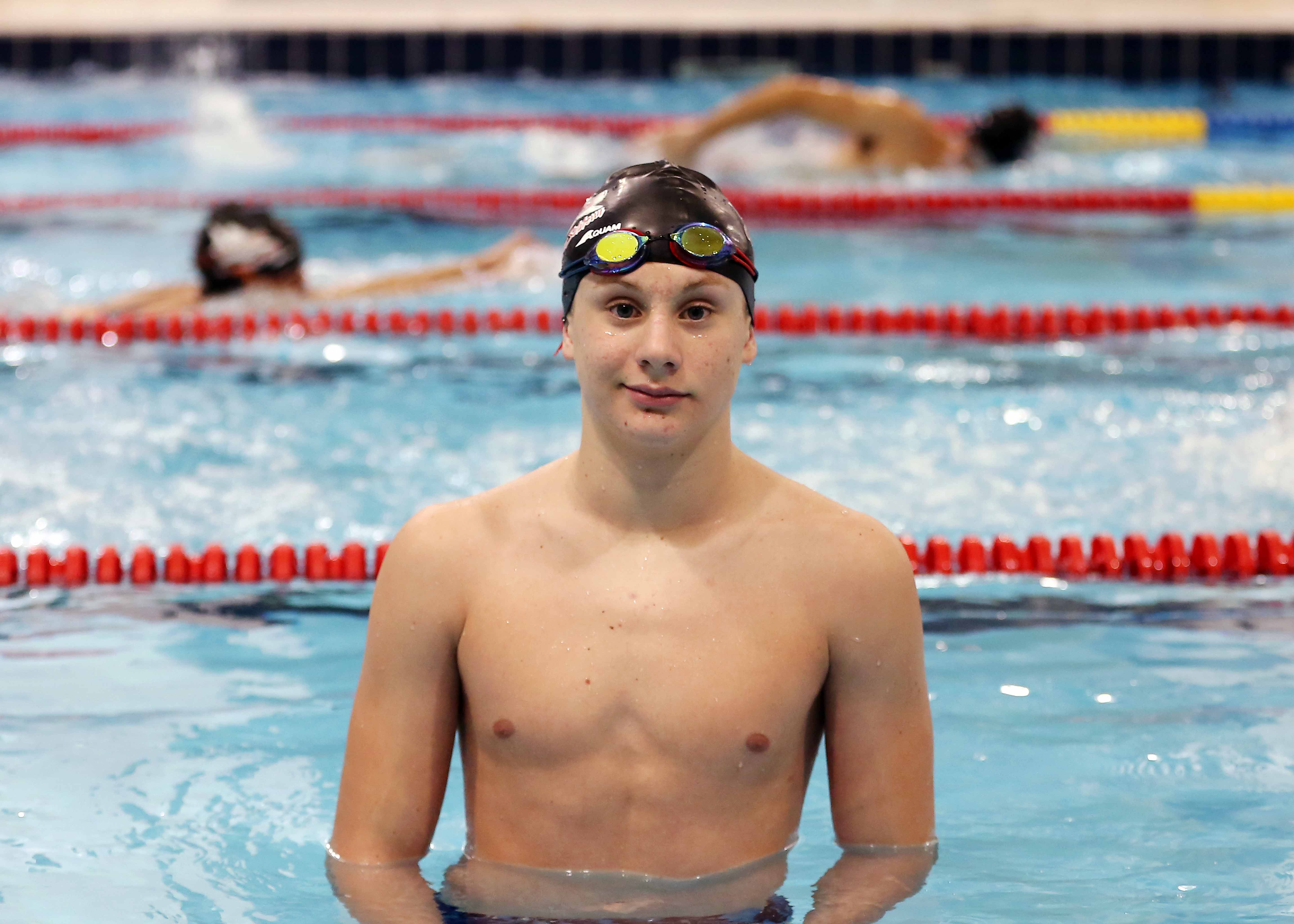 Image illustrant l'article: Xavier Lauzon nage vers le sommet