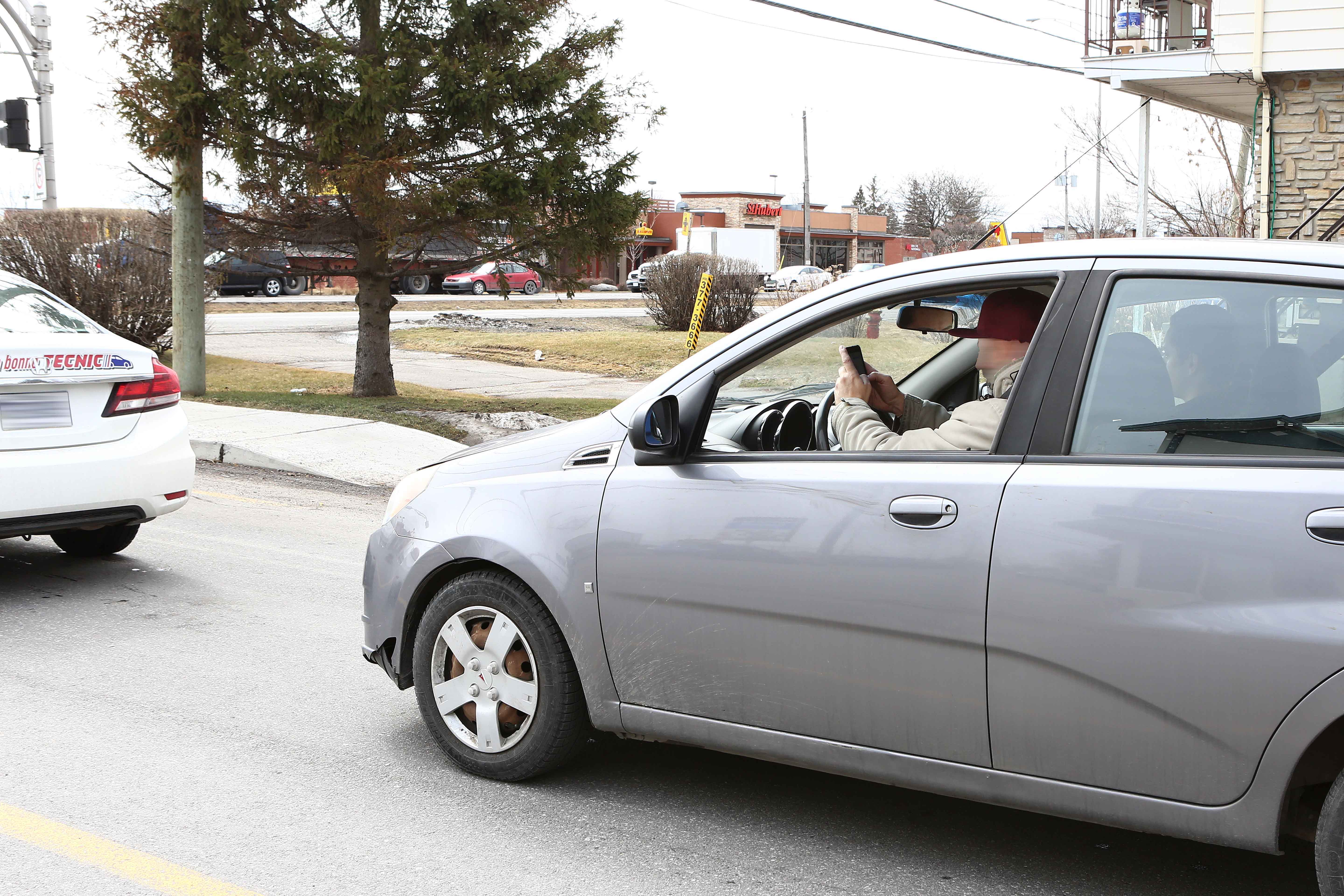 Près de 20% des conducteurs regardent leur cellulaire