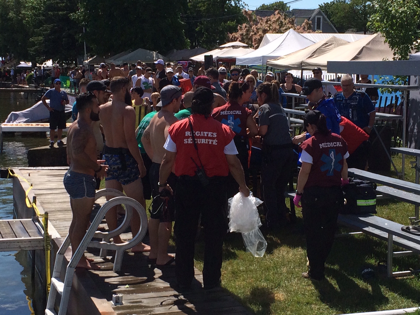 Un spectateur des régates se blesse gravement