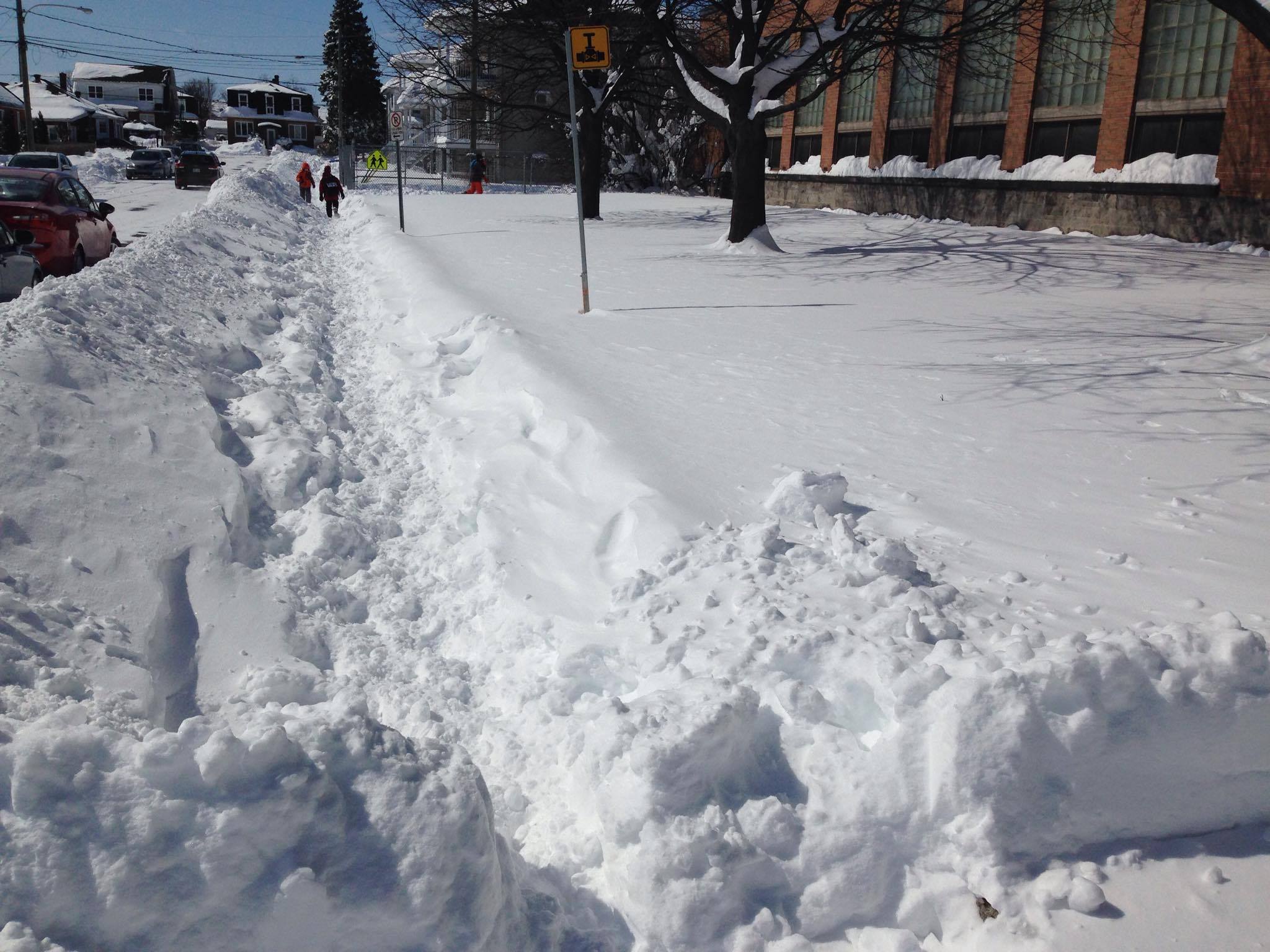 Image illustrant l'article: Les trottoirs près de l’école Saint-Esprit seront déblayés aujourd’hui