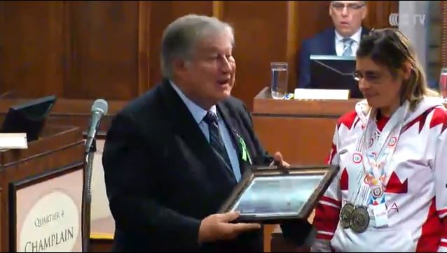 Image illustrant l'article: La ville honore une double médaillée des Olympiques spéciaux mondiaux