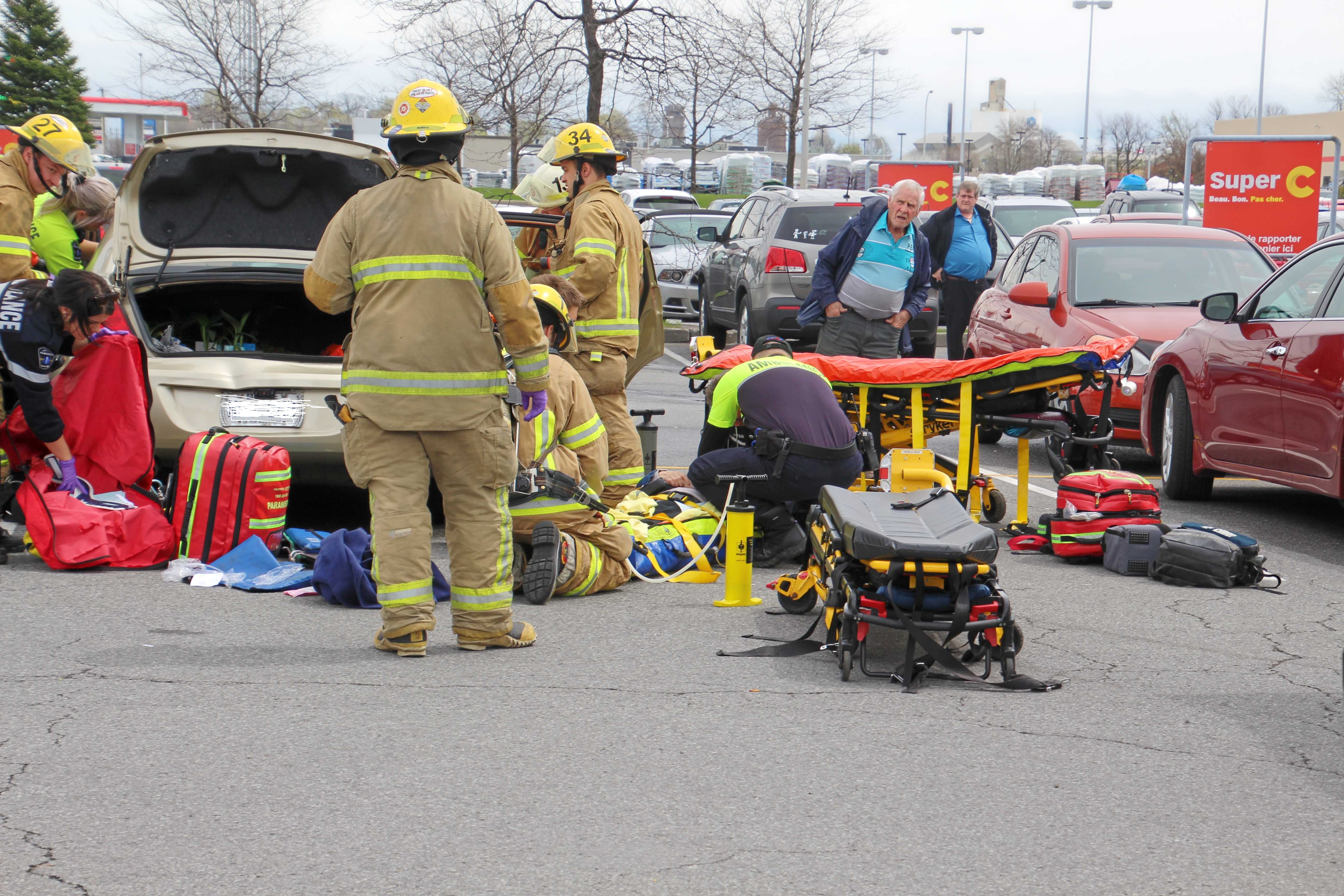 Deux blessées dans un stationnement commercial