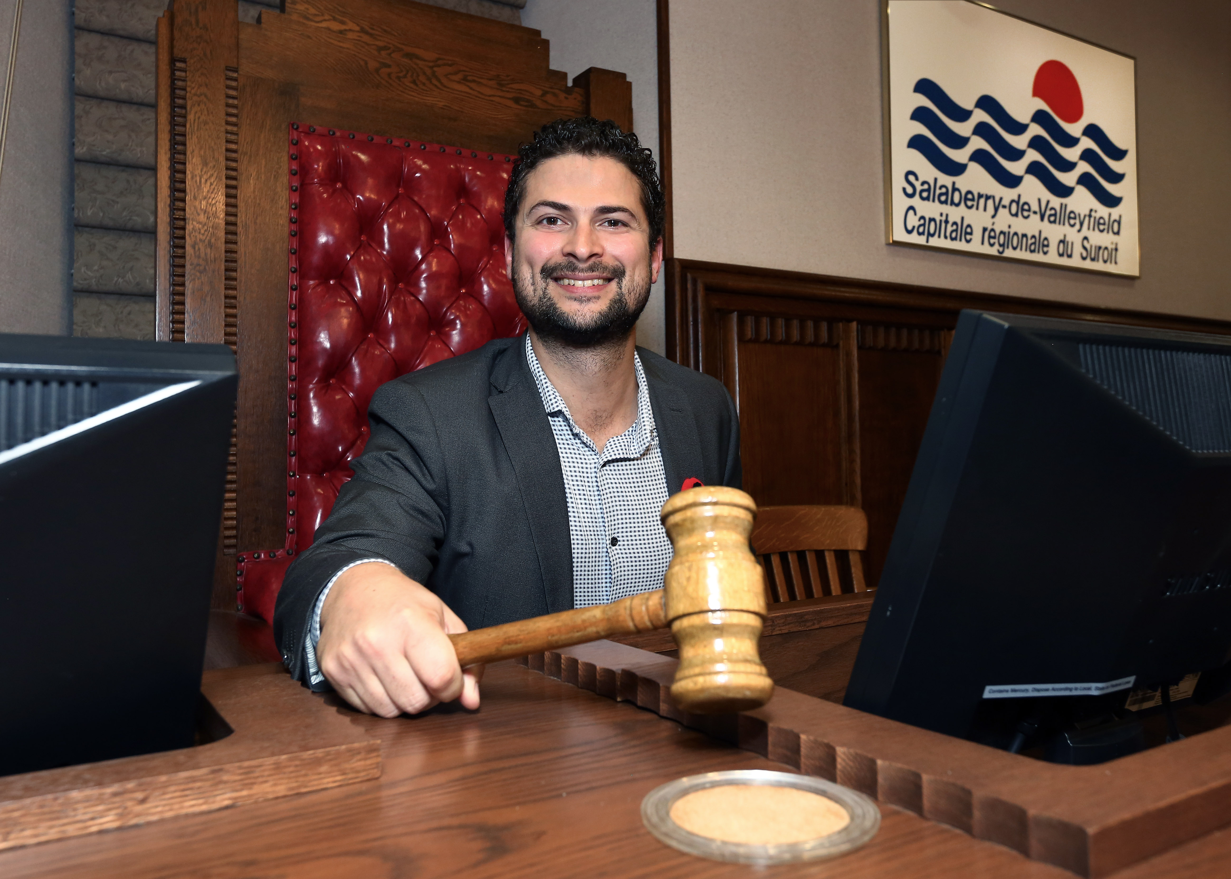 Le nouveau maire au boulot