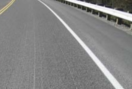 Bruit en raison des stries sur la 30 : le ministère fera des relevés sonores