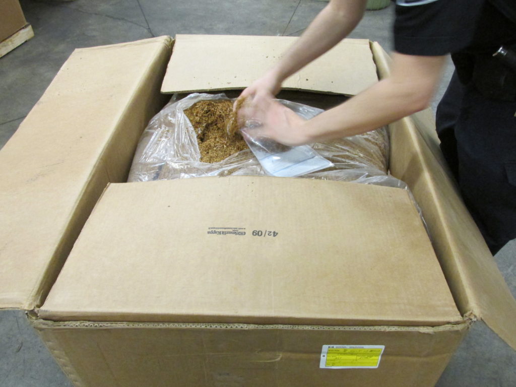 Des milliers de dollars en amende pour trois contrebandiers