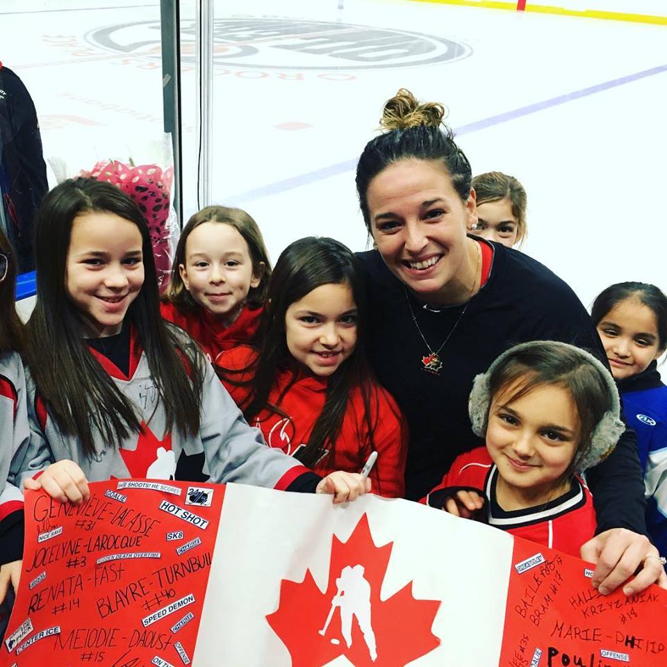 Mélodie Daoust signera des autographes au Festival MAHG