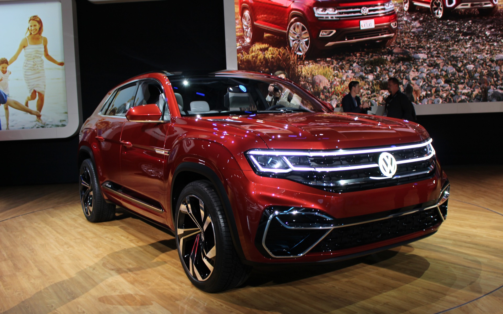 Image illustrant l'article: Le Volkswagen Atlas Cross Sport Concept dévoilé à New York